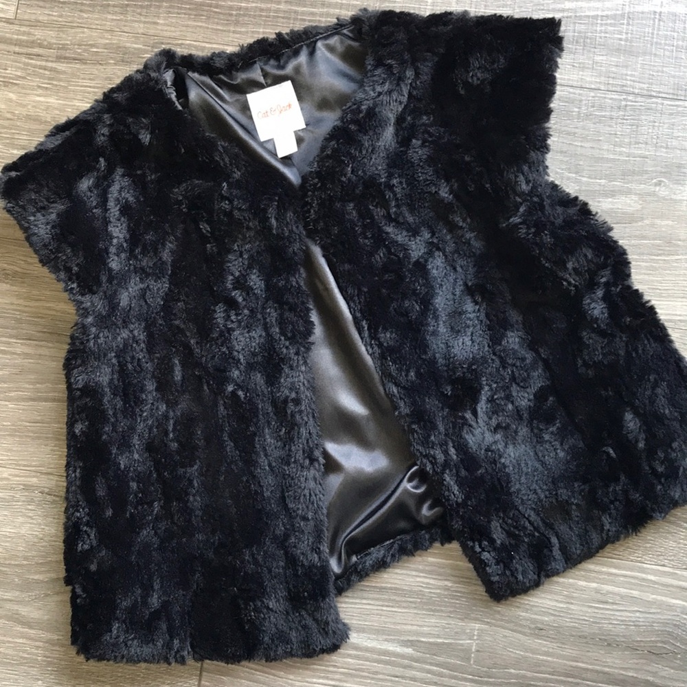 Cat & Jack Girl’s Faux Fur Black Vest Size 14/16